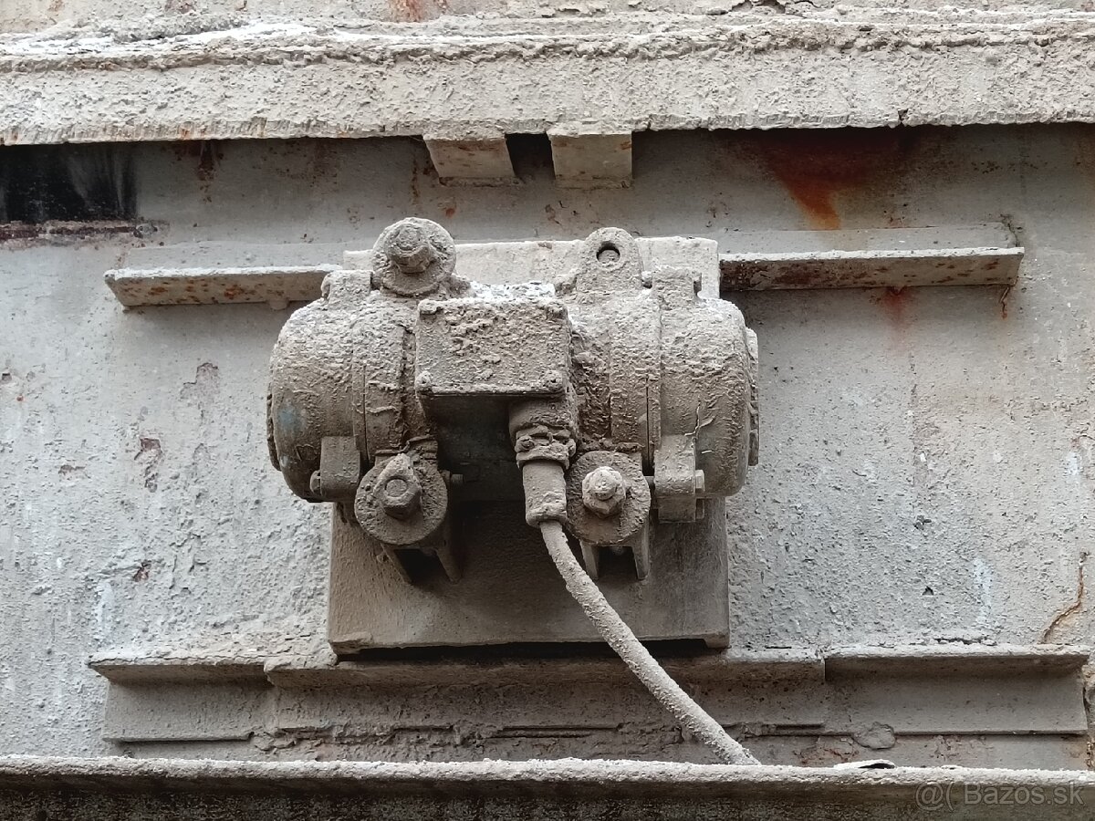 Vibrátor - 2