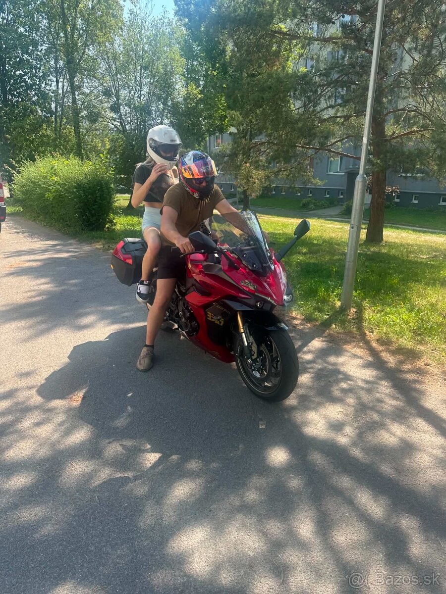 Suzuki GSX-S1000GT - 2