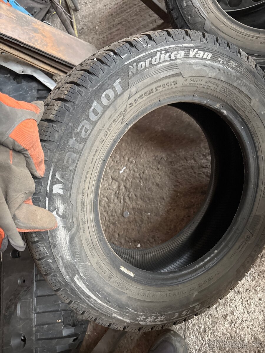 Zimné 195/70 r15c - 2