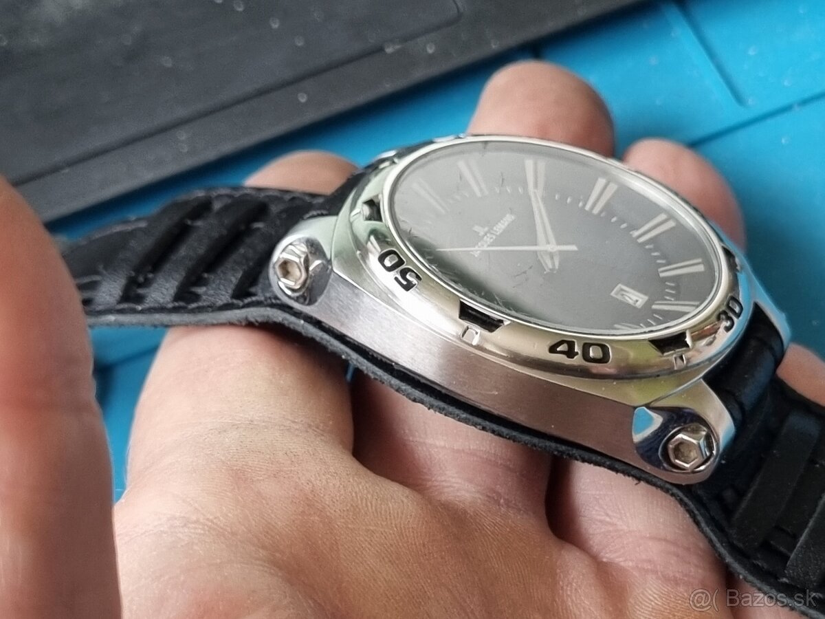 Veľké náramkové hodinky. - 2