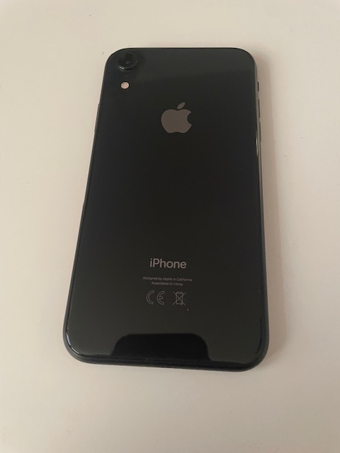 Krásny Iphone XR čiernej farby 64GB batéria 89 percent - 2