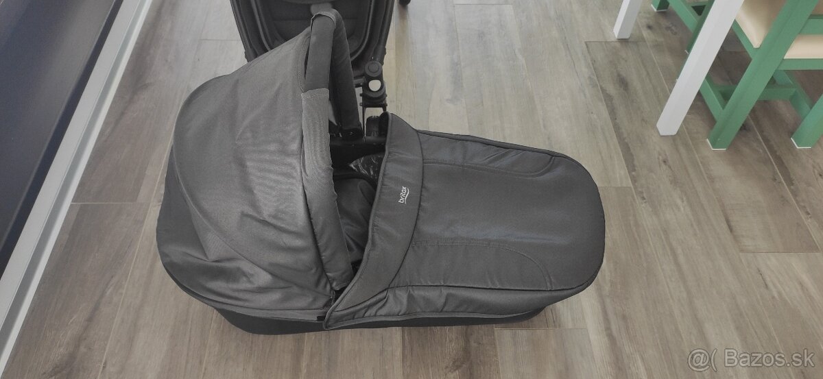 Britax b motion 4 plus - 2