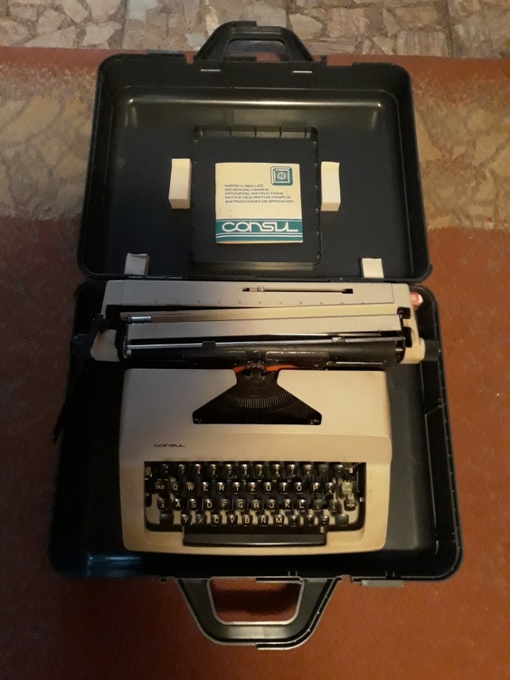 Písací stroj – RETRO – v kufri - 2