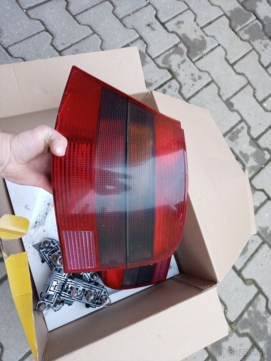 Zadné svetlá Golf IV - 2