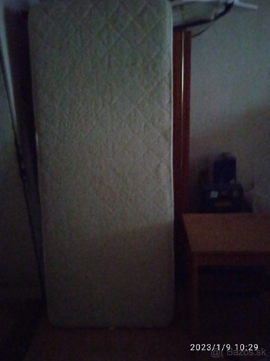 Predám košík na prádlo za35e a plastový za20e - 2