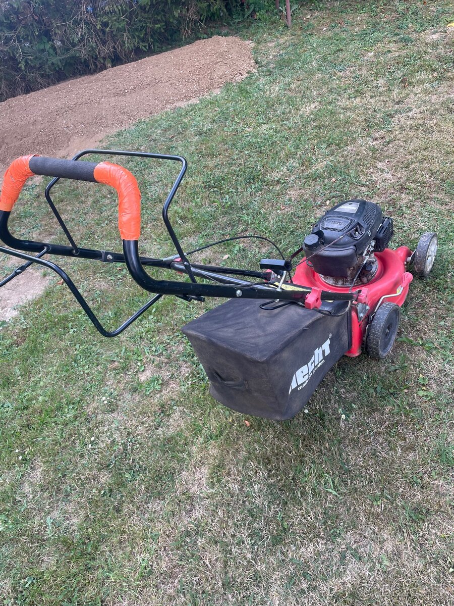 Hecht benzinová kosačka - 2