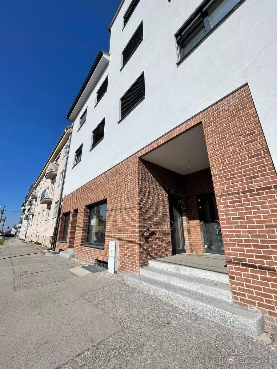 V centre Malaciek - 2