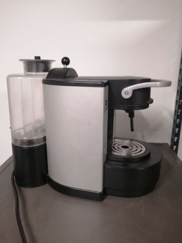 Kapsulový kávovar Nespresso ES80 - 2