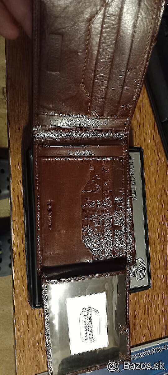 BLEKK FRAJDEJ :D Kval kožené peňaženky Concepts by Claiborne - 2