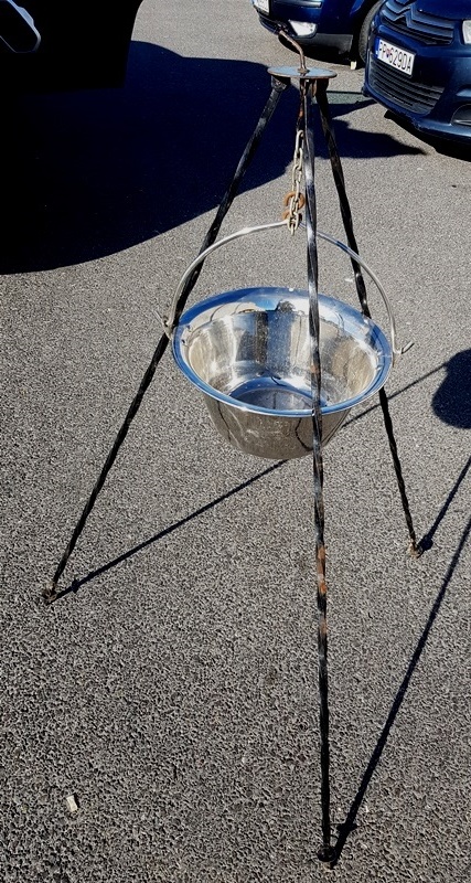 nerezový kotlík s stojanom a nerezový príbor - 2