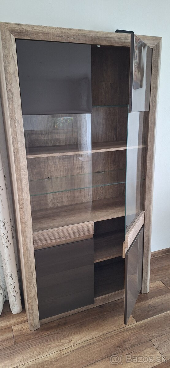 Vitrína, komoda - 2