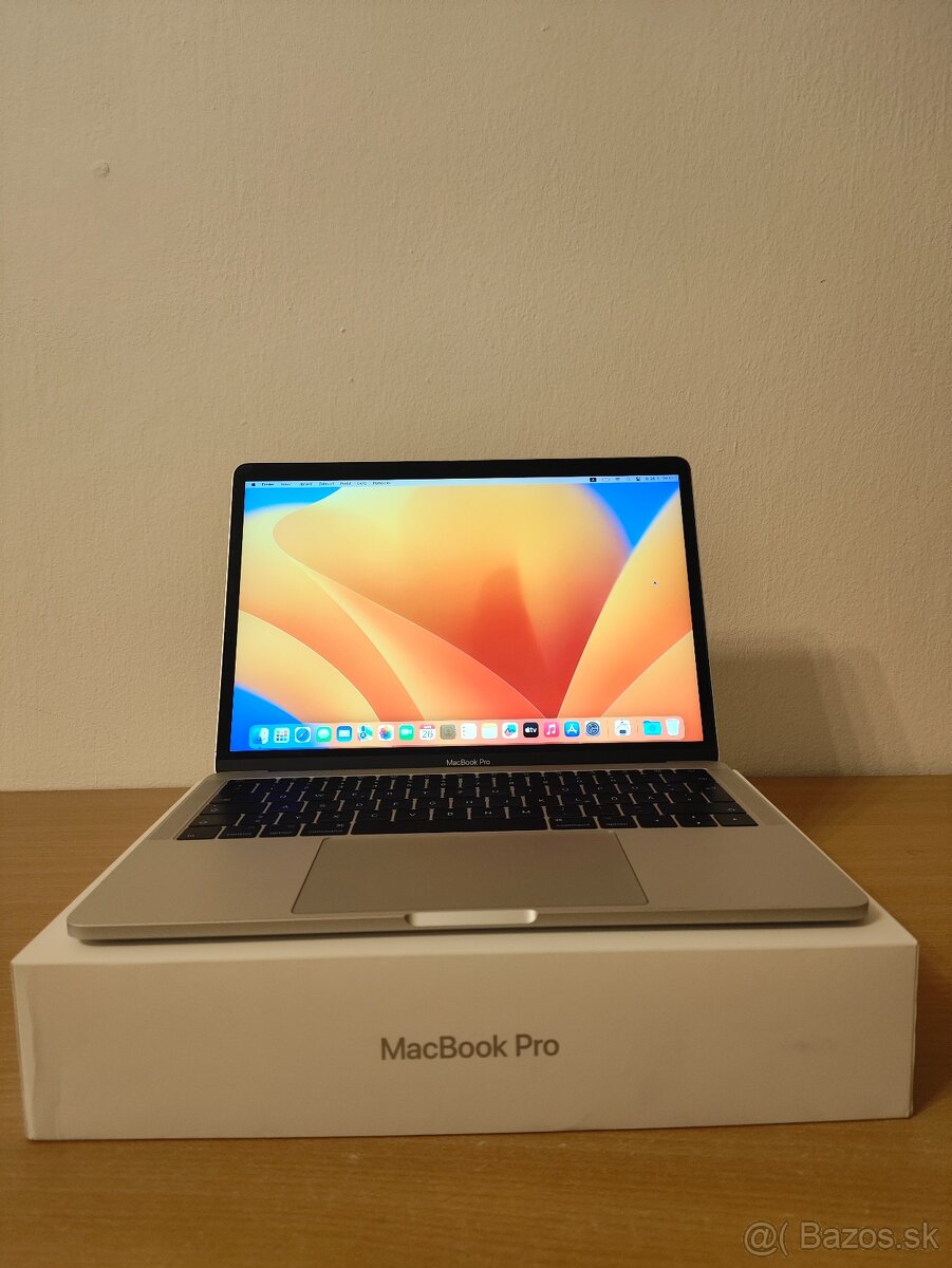 MacBook Pro 2017 | i5 • 8GB • 256GB SSD - 2