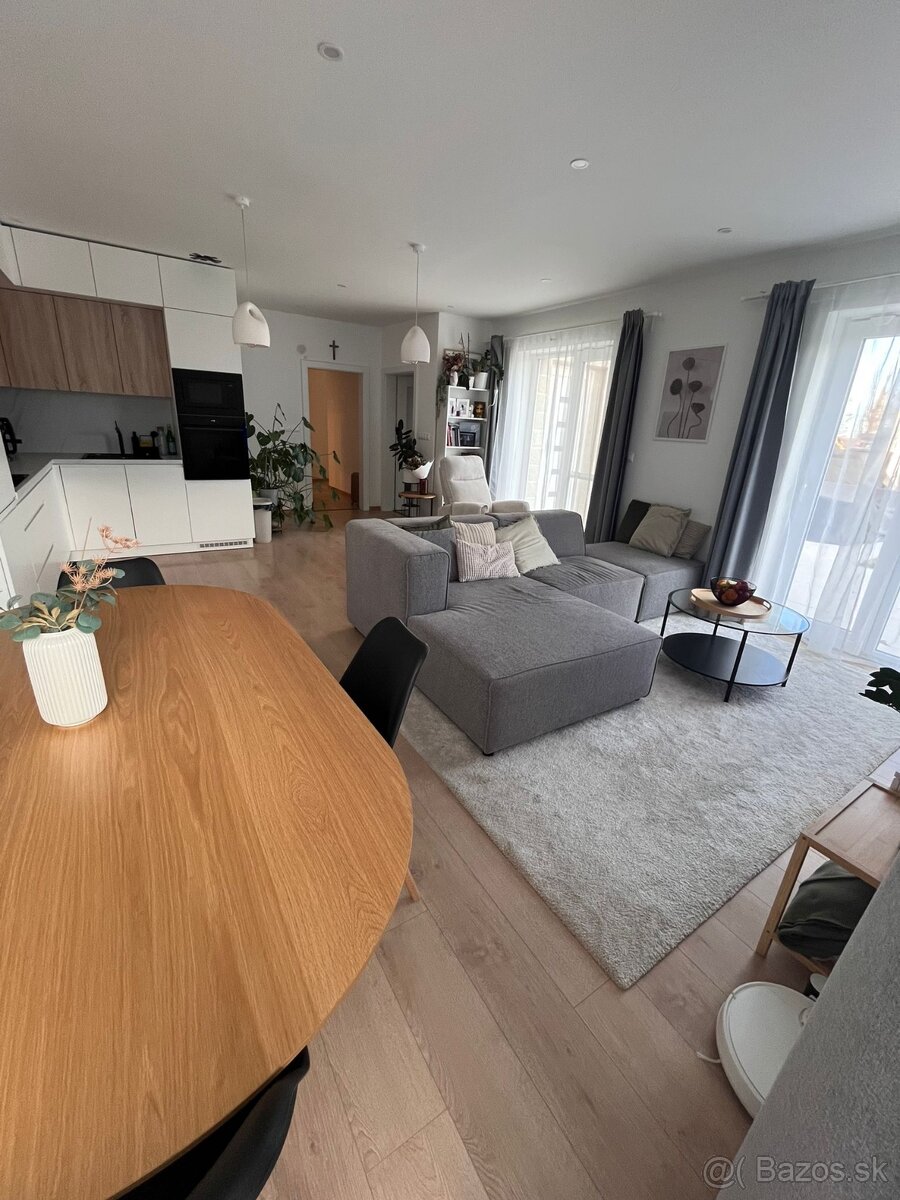 Krásny 3,5 izbový átriový rodinný dom v obci Beladice - 2