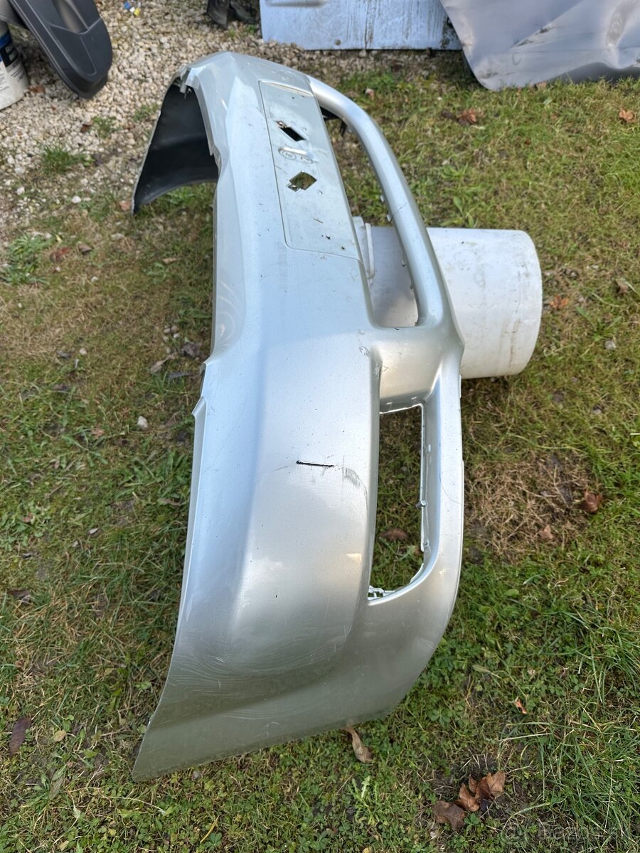 Predám nárazník svetlo kapota dvere zámok COROLLA VERSO - 2