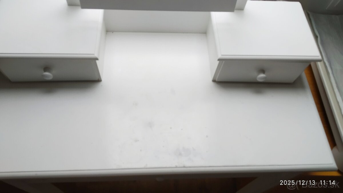 Kozmetický stolík so zrkadlom - 2