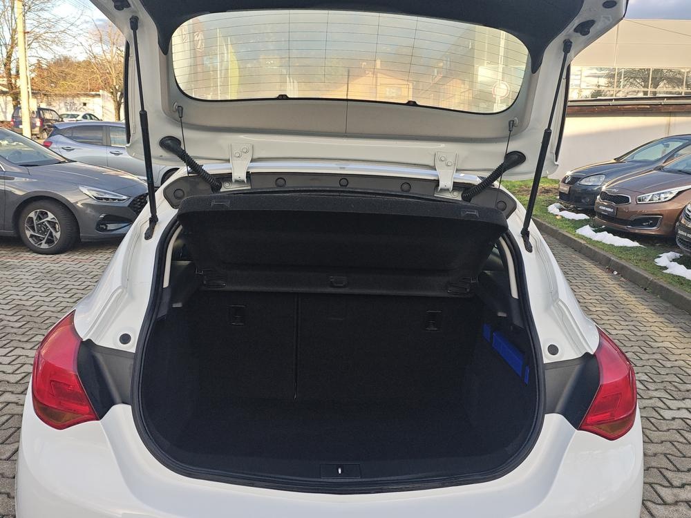 Opel Astra 1.4 R.V.2011 138 000 km 74 kW - 2