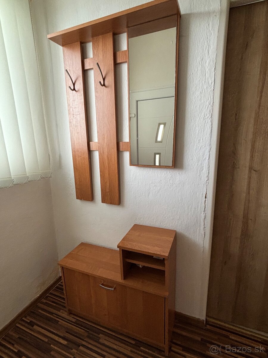 Vešiaková stena - 2