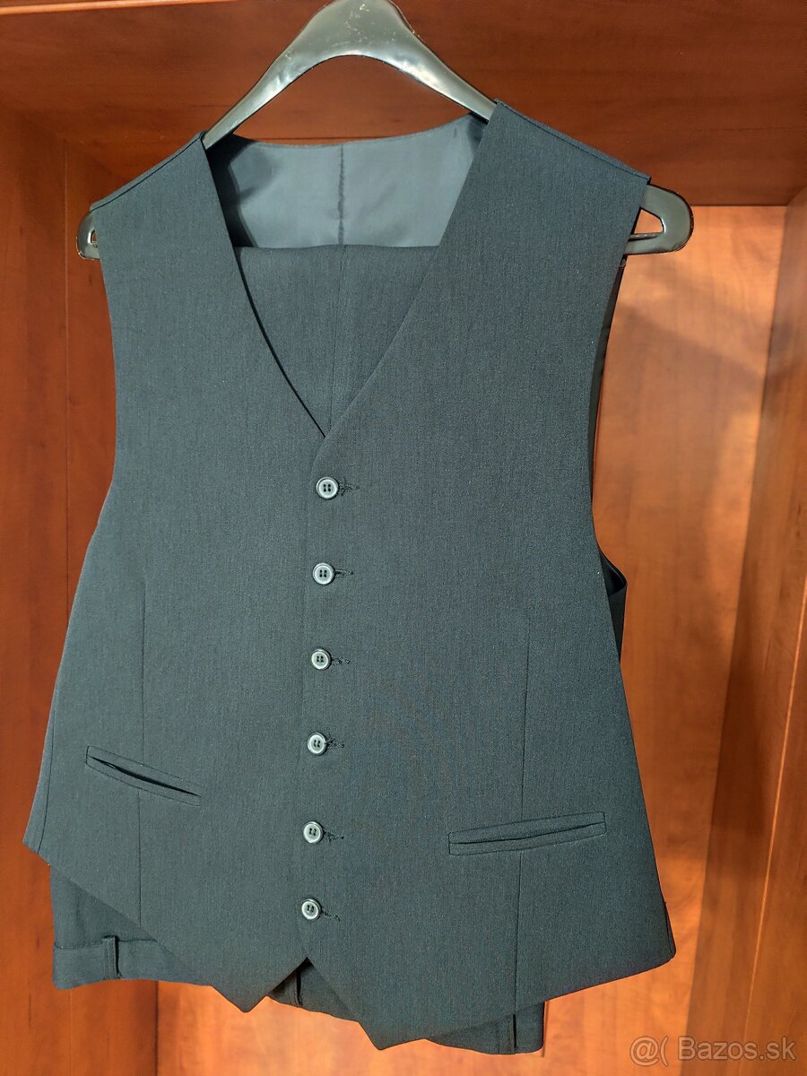 Čierny pánsky oblek s vestou - 2