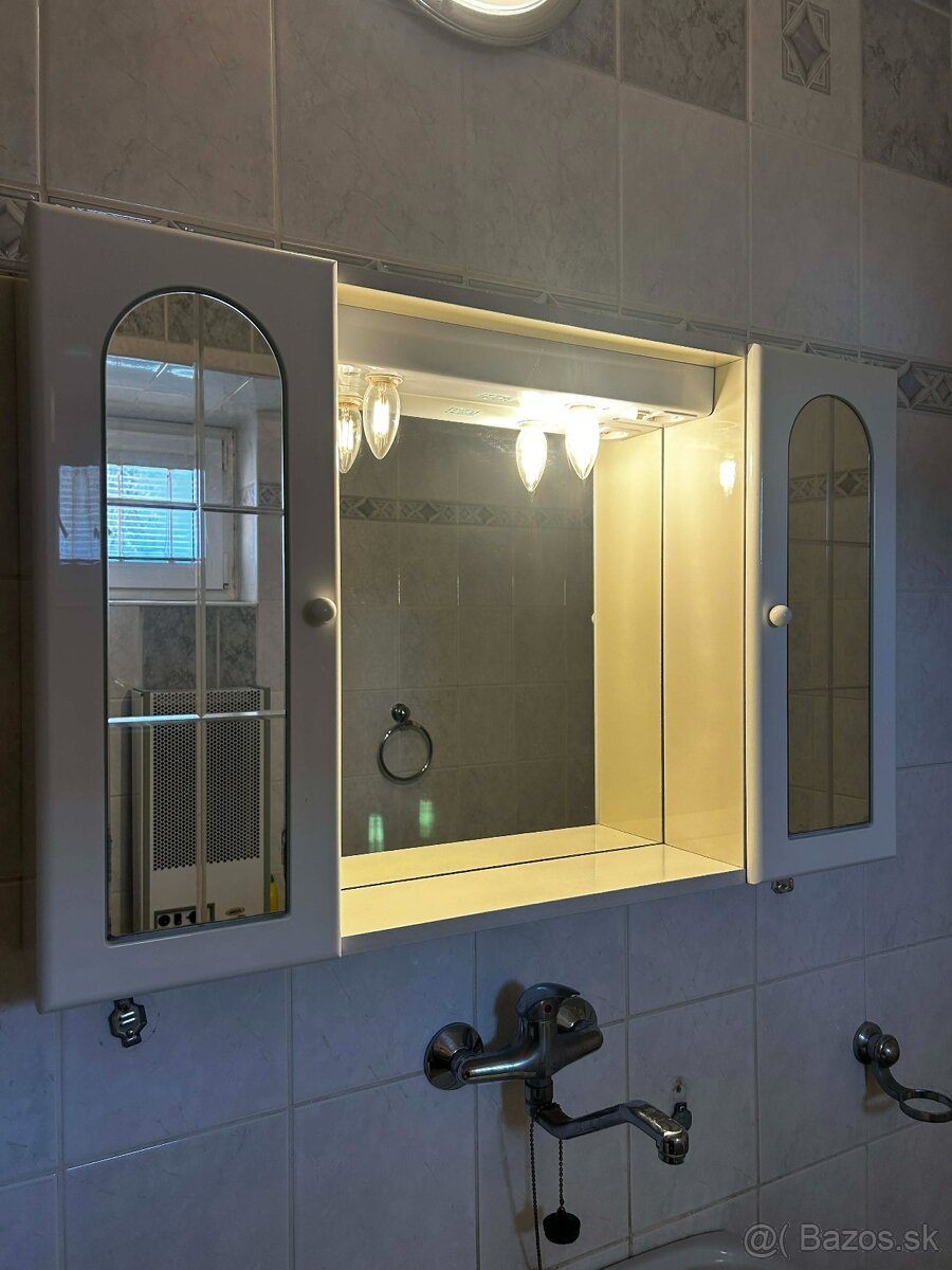 Zrkadlová skrinka do kúpeľne - 2