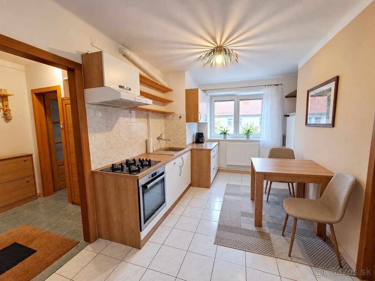 3-IZBOVÝ TEHLOVÝ BYT 77 m² - 2