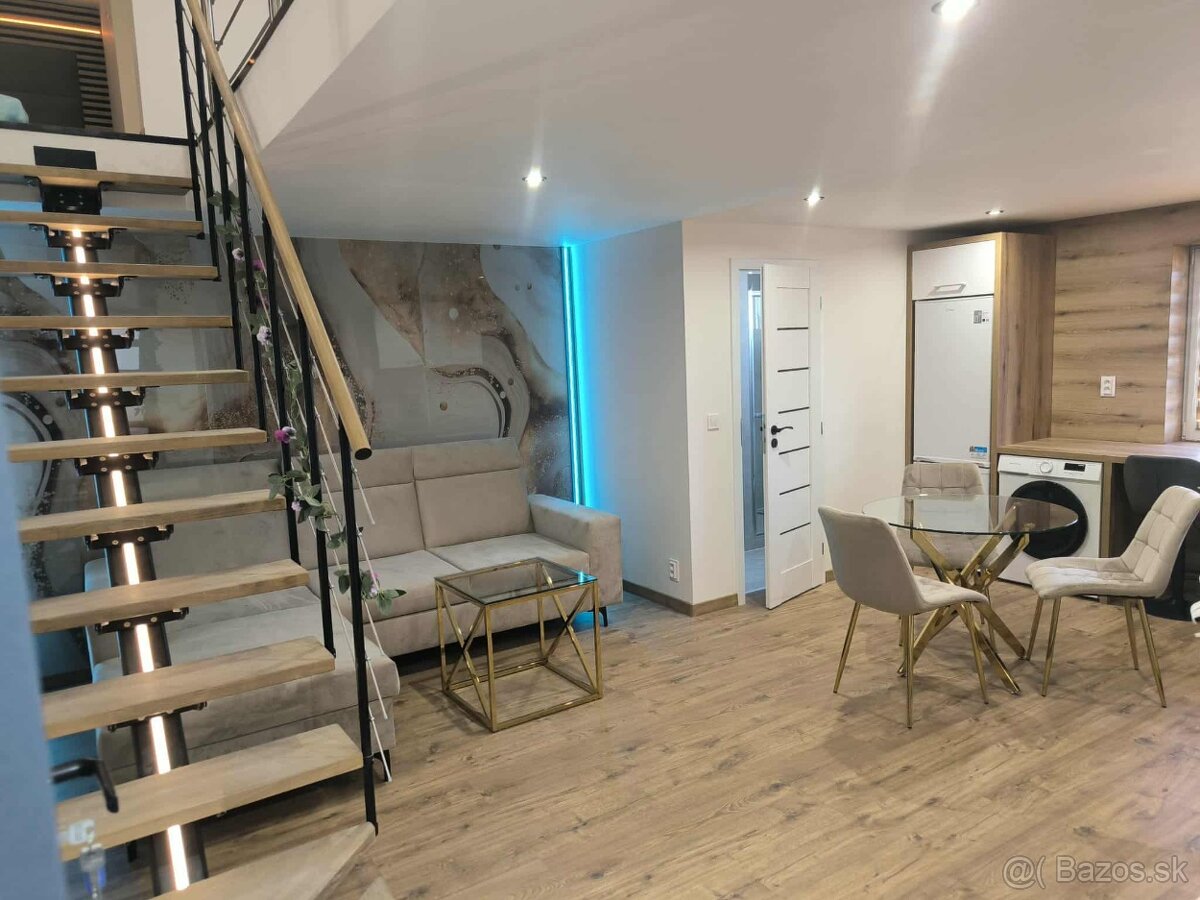 Prenájom bytu na námestí - 2