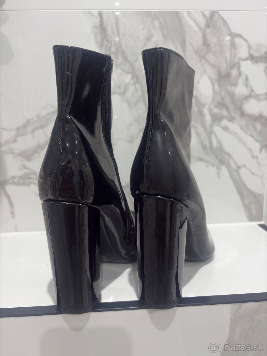 Čižmy na opätku - 2