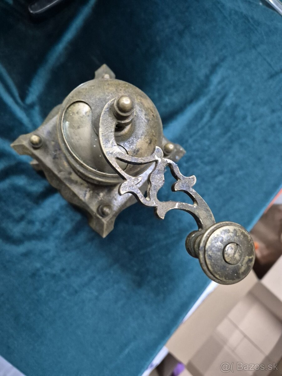 MOSADZNI MLYNČEK NA KÁVU - 2