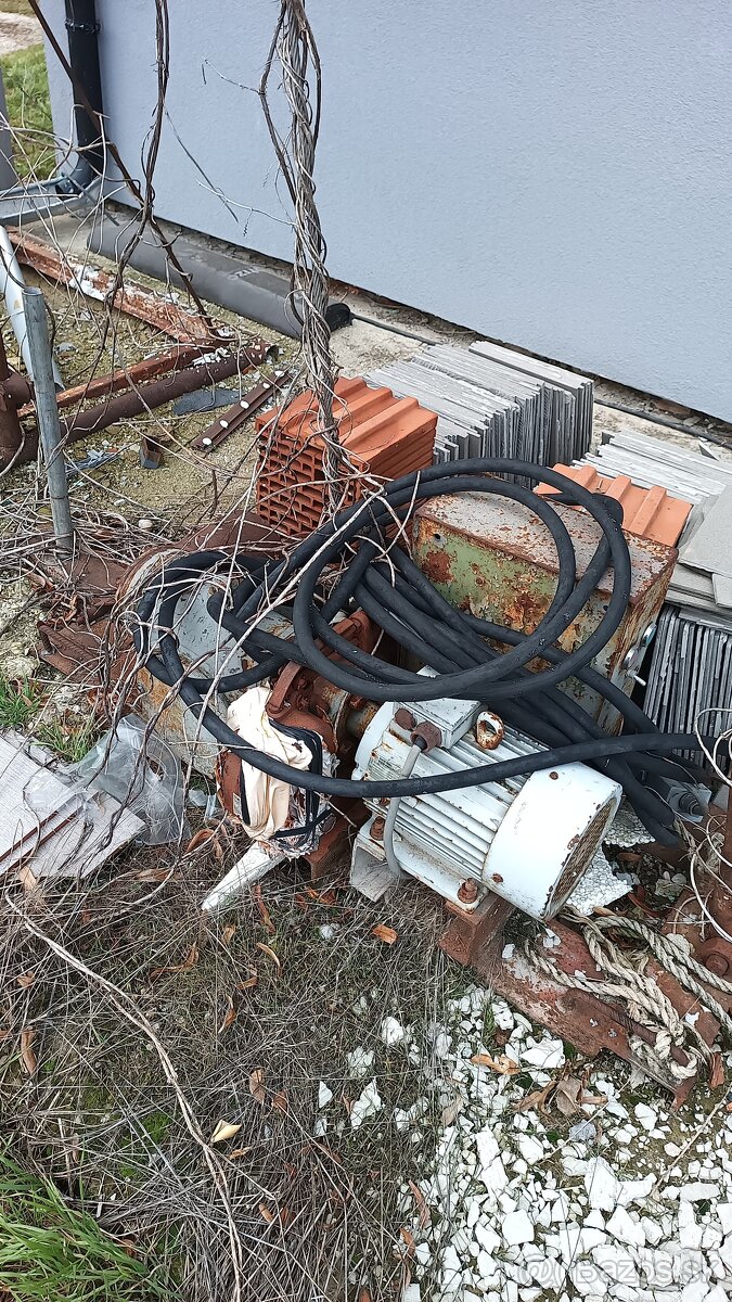 STAVEBNÝ VÝŤAH - 2