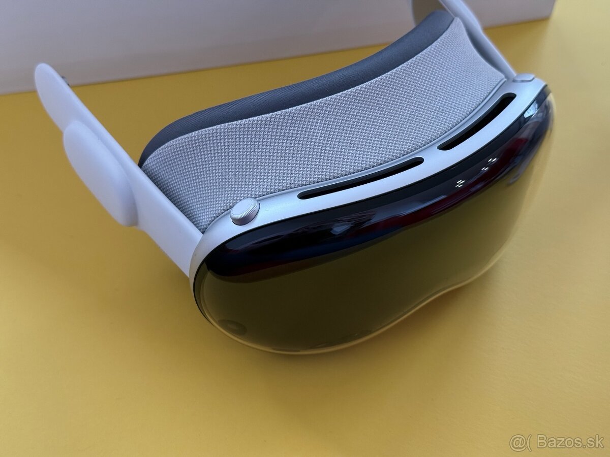 Apple Vision Pro 256GB MQL83LL/A US - 2