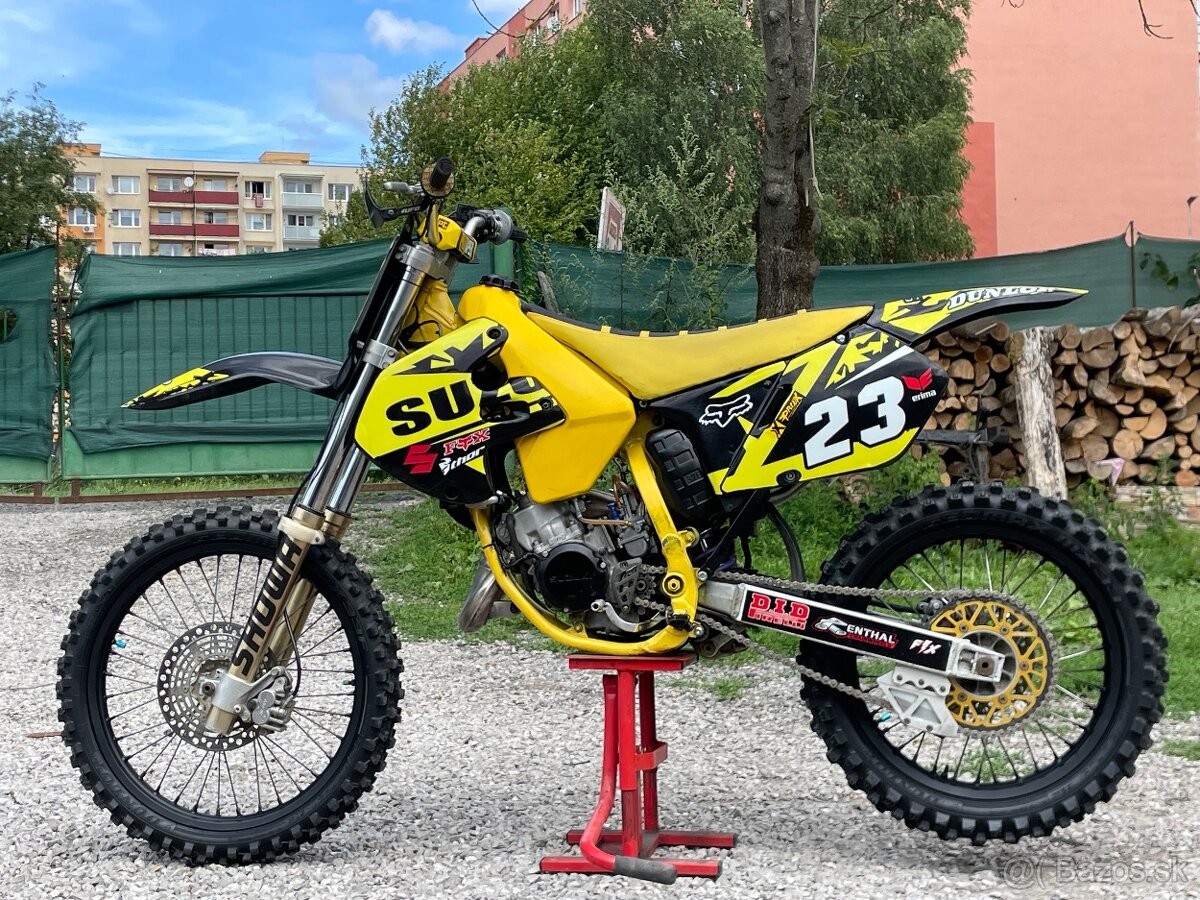 SUZUKI RM 125. 2T