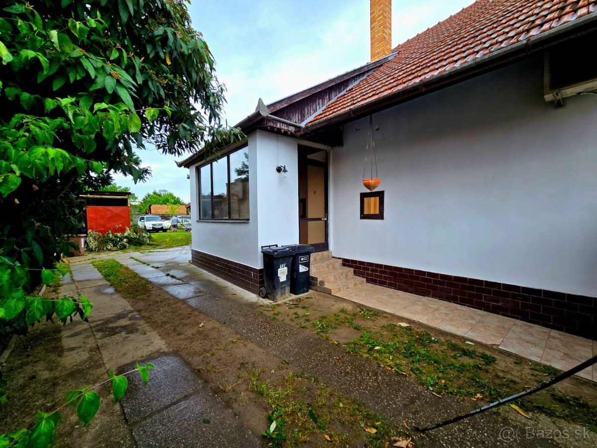 Na predaj penzion s rodinným domom v Štúrove - 2