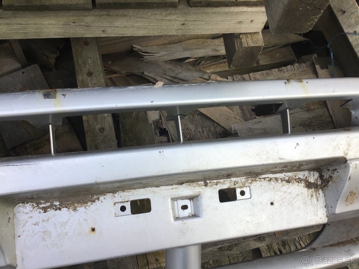 Nissan Terrano predny nárazník - 2