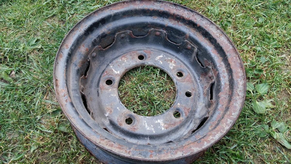 Disky tatra 603 a pneumatiky - 2