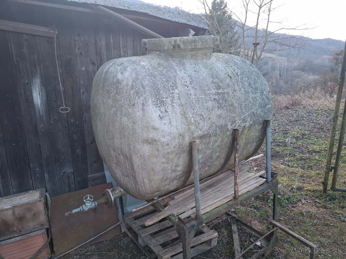 Nádrž na vodu 1200l - 2
