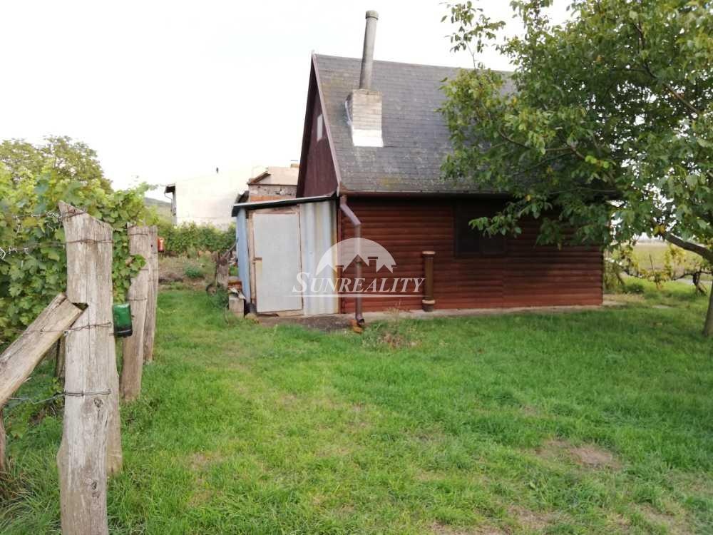 ZNÍŽENÁ CENA LEN U NÁS Predám - Viničný dom s vinohrad - 2