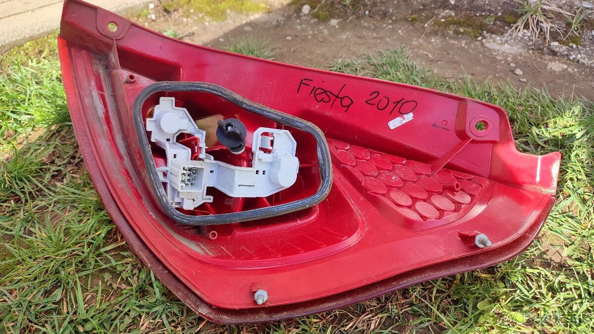 Ford Fiesta svetlo - 2