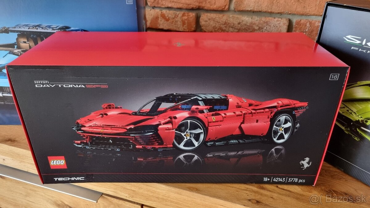LEGO Technic 42143 Ferrari / 42115 Lambo / 42083 Bugatti - 2