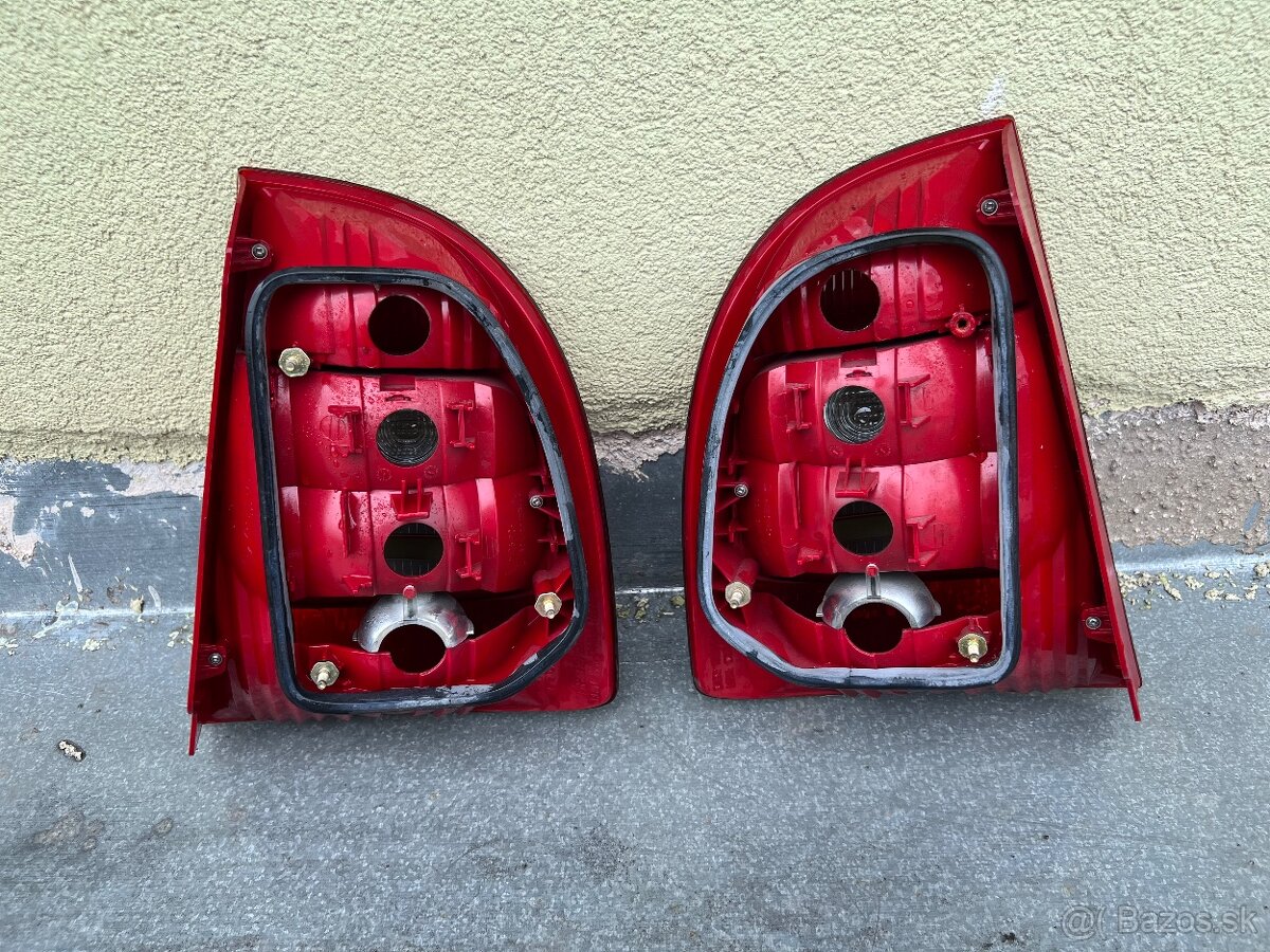 Superb 1 zadné svetla - 2