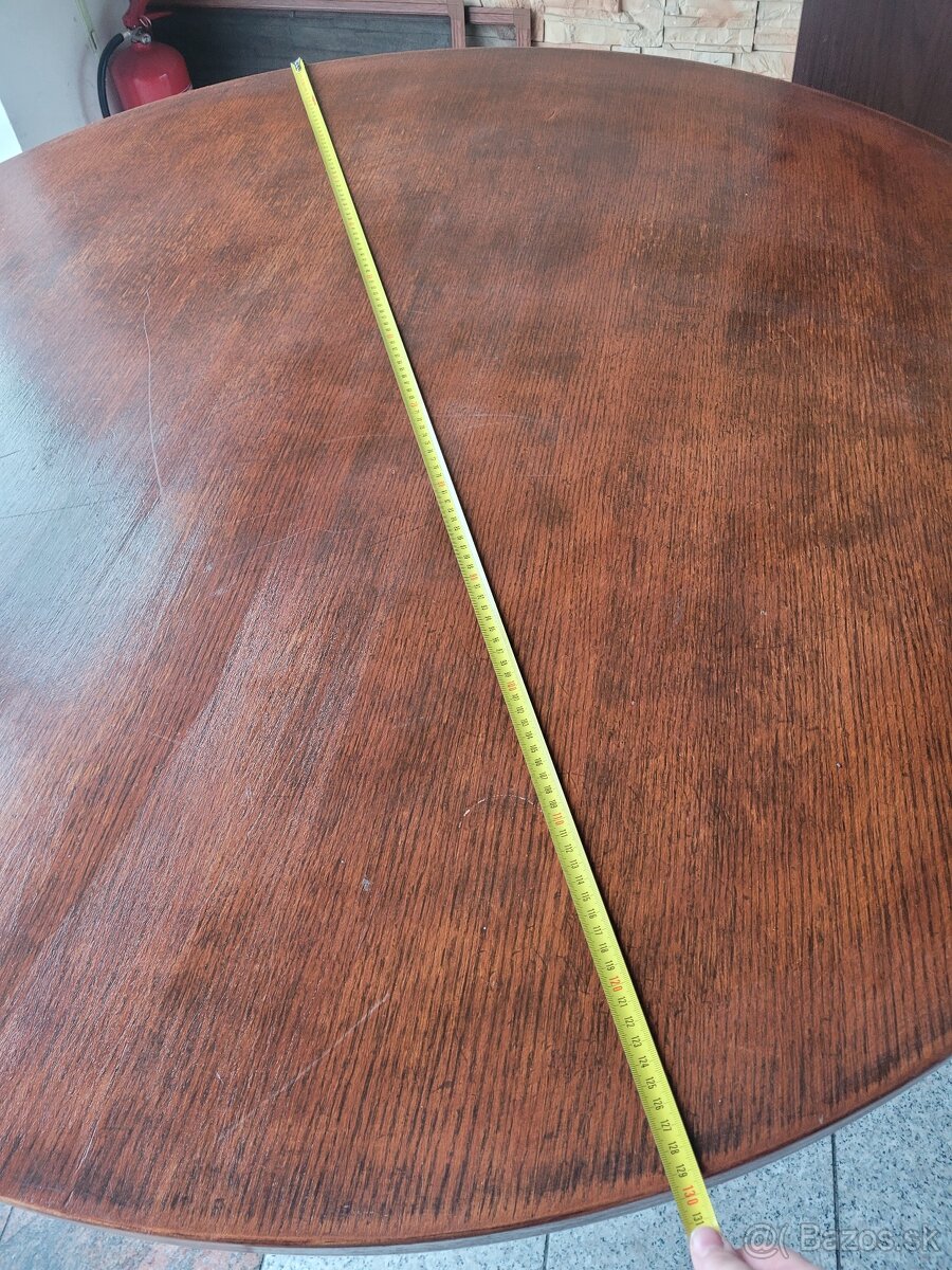 Okrúhly stôl - 2