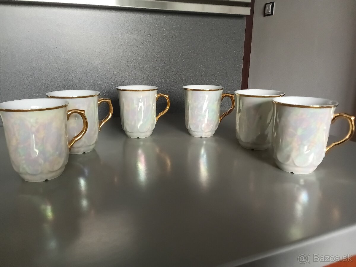 Porcelánové čajové šálky a tanieriky s perleťovým vzorom. - 2