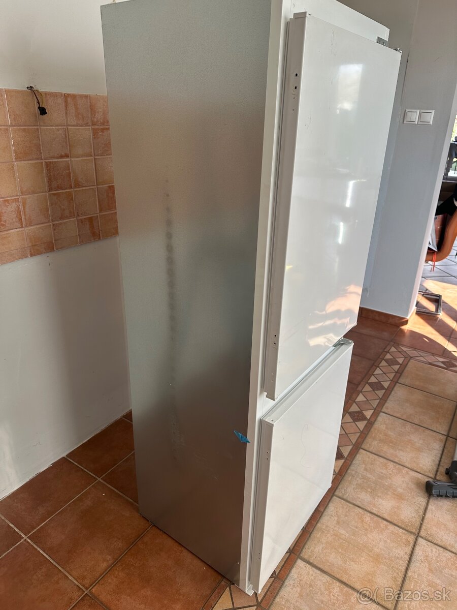 Predam vstavanu chladnicku - 2