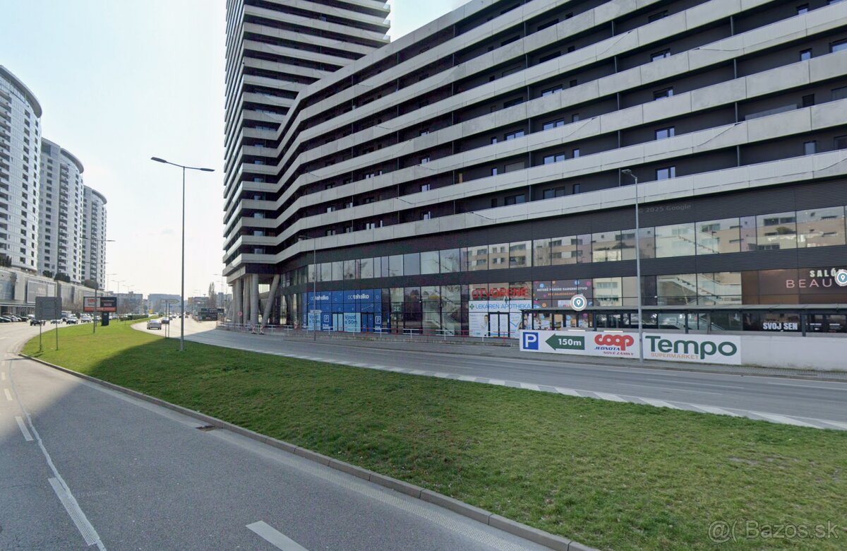 Garážové státie priamo v Tehelnom poli - 2