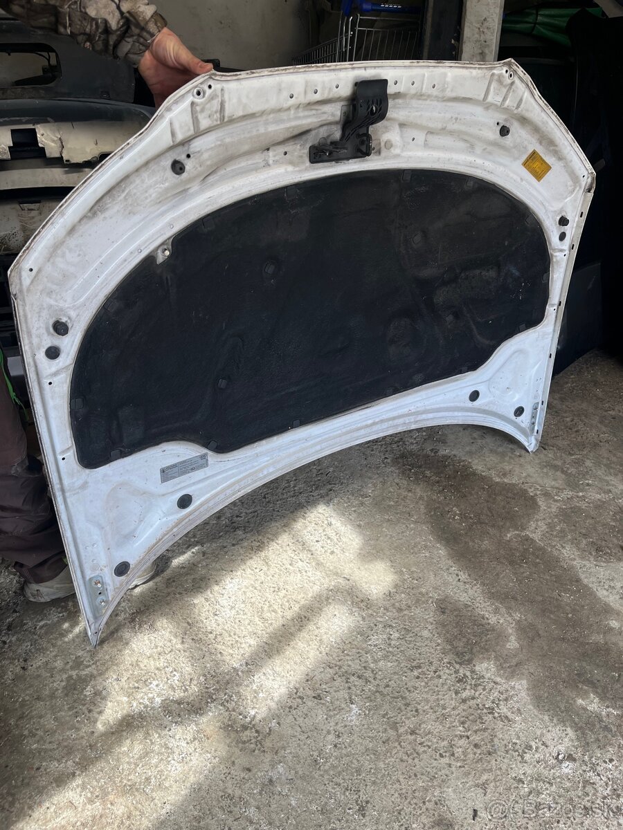 Predná kapota Audi a3 8p - 2