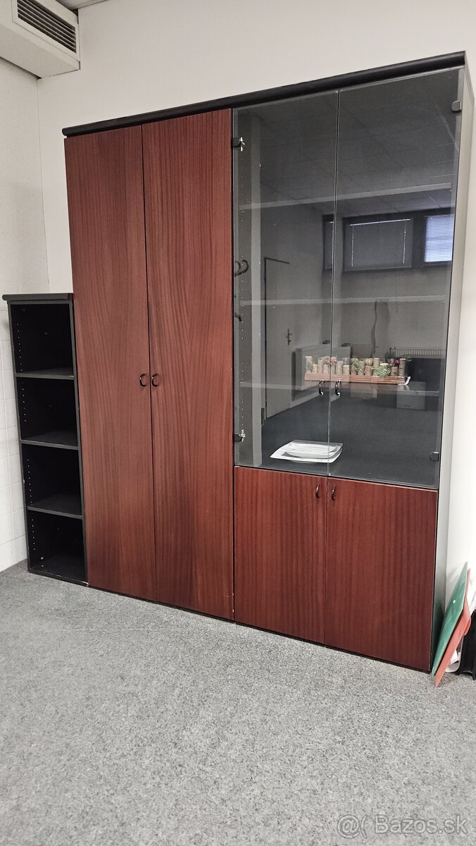 Kancelarsky nábytok - 2