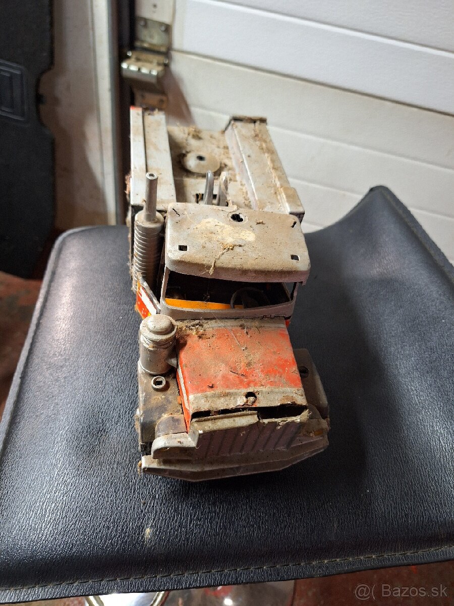 Plechové auto hračka - 2