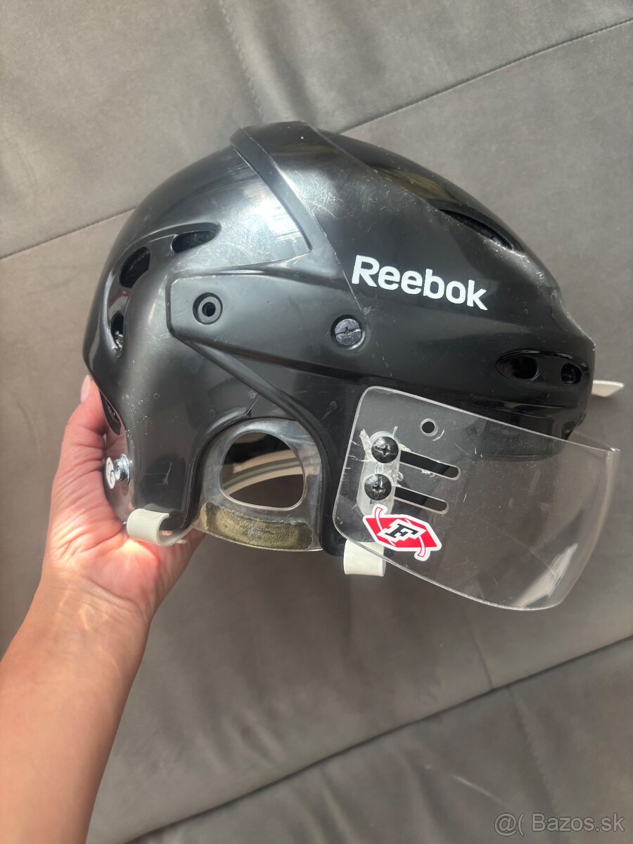 🏒 Predám prilbu, rukavice a chrániče - 2