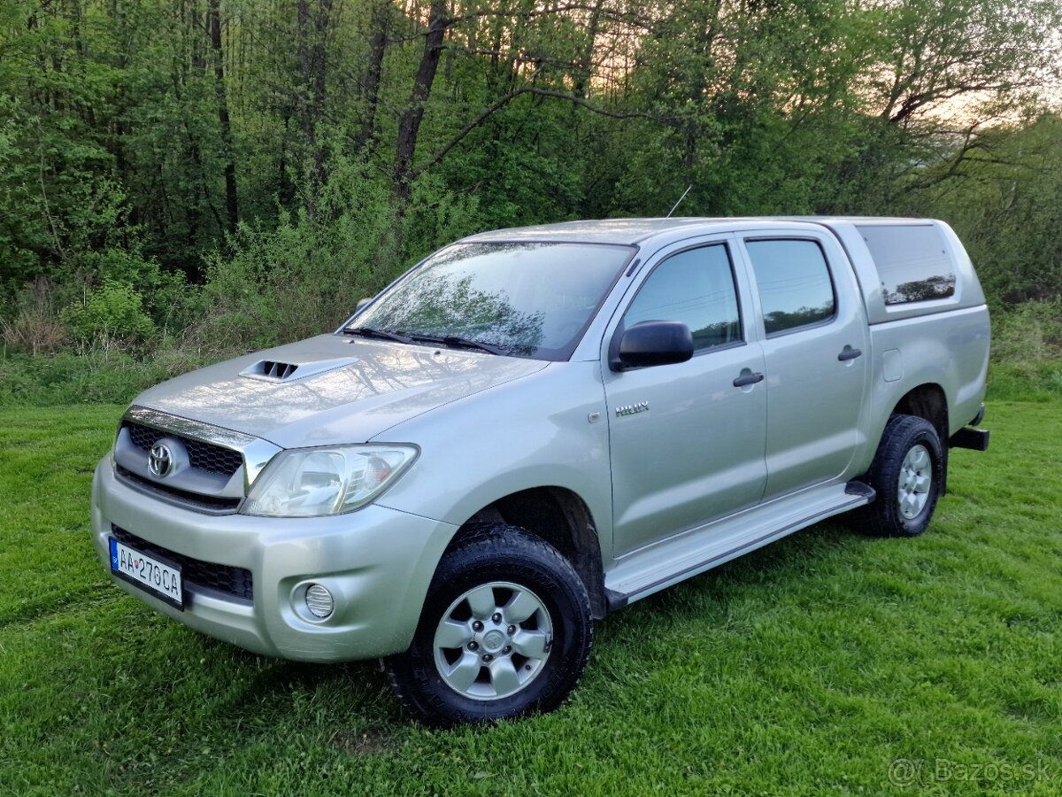 Toyota Hilux 2.5 D-4D 4X4 UZÁVIERKA