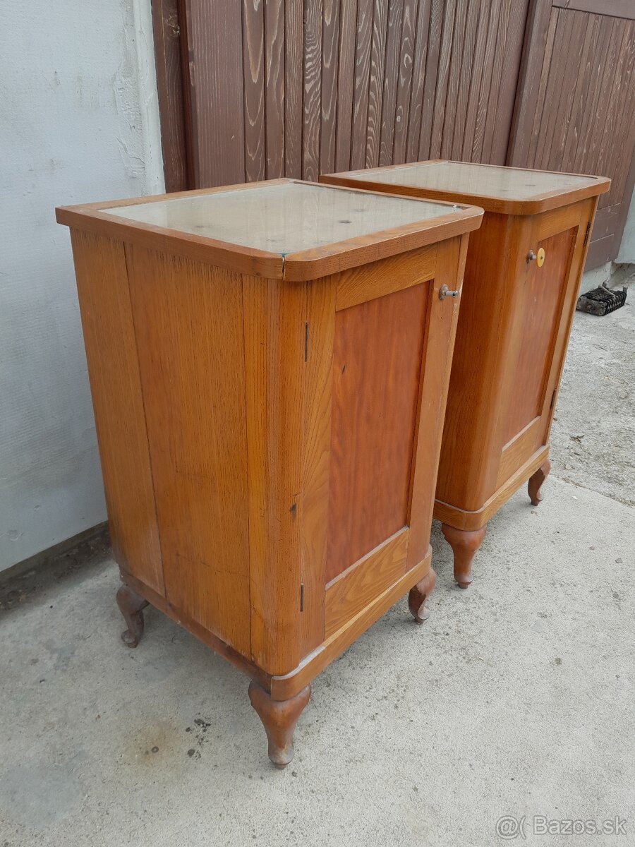 Predám velmi staré nočné stolíky - 2