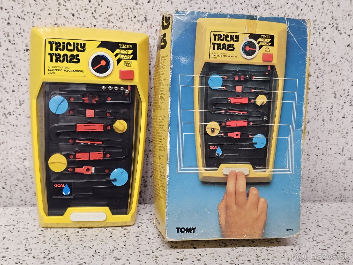 TRICKY TRAPS - TOMY - HANDHELD ELECTRO-MECHANICAL GAME - 2