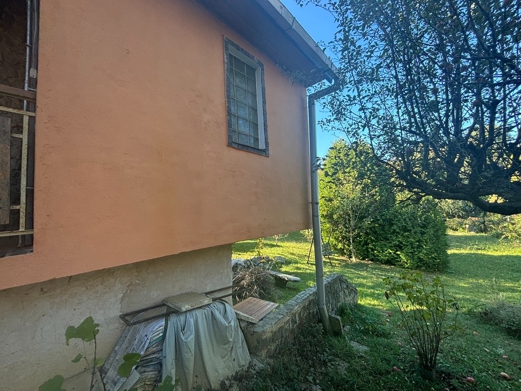 Murovaná chatka so záhradou, Čičky - 2